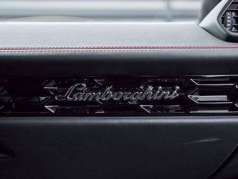 Used 2020 Lamborghini Huracan EVO image 40