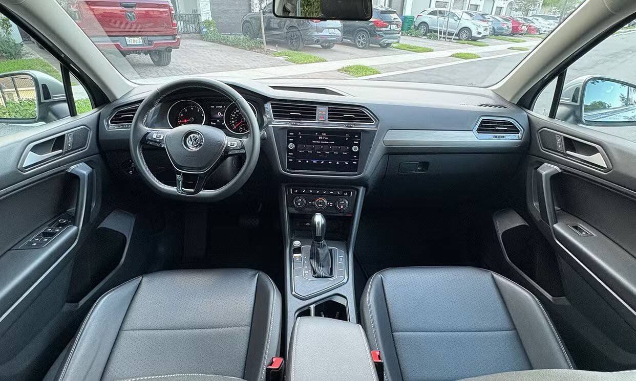 Used 2021 Volkswagen Tiguan SE w/ Panoramic Sunroof Package FWD image 13