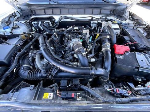 Used 2022 Ford Bronco Badlands image 9