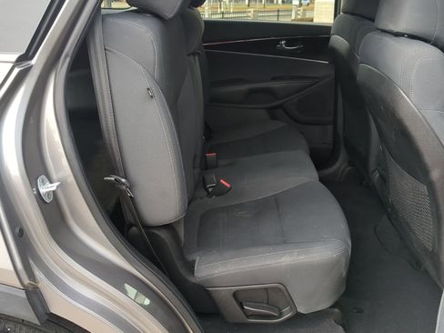 Used 2017 Kia Sorento LX image 21