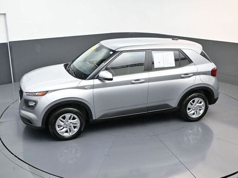 Certified 2026 Hyundai Venue SE FWD image 19