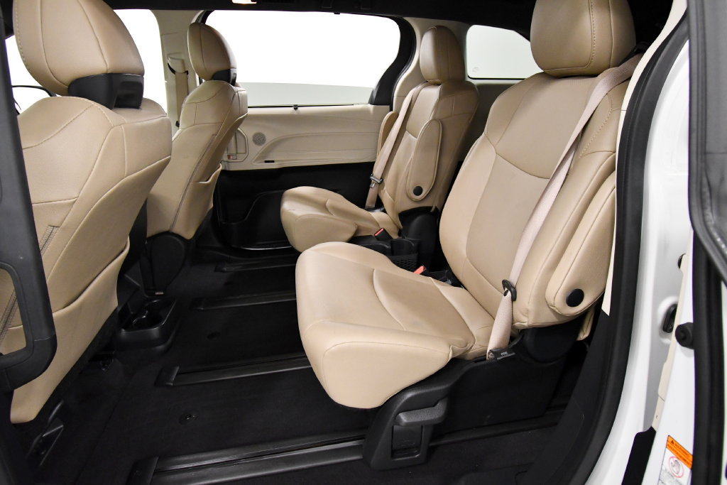 Used 2023 Toyota Sienna XLE AWD/4WD image 15