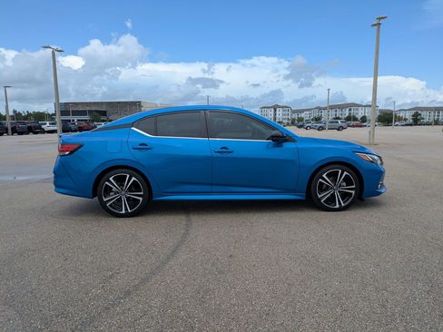 Used 2021 Nissan Sentra SR w/ SR Premium Package FWD image 4