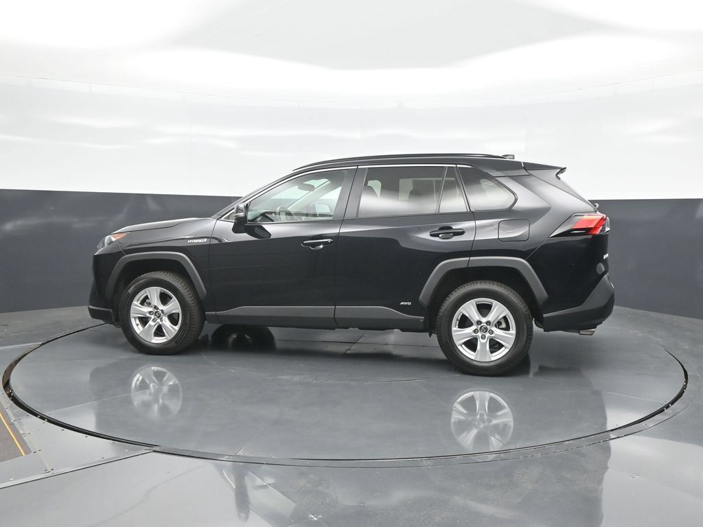 Used 2020 Toyota RAV4 LE w/ Carpet Mat Package AWD/4WD image 4