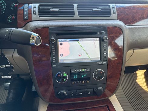 Used 2012 Chevrolet Avalanche LTZ image 33