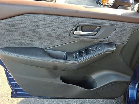 Used 2022 Nissan Rogue SV image 13