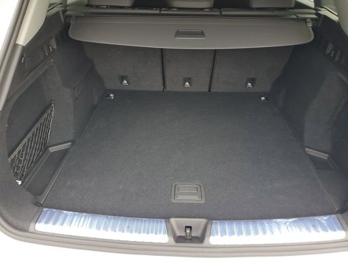 Used 2025 Audi Q5 Premium w/ Convenience Package image 9