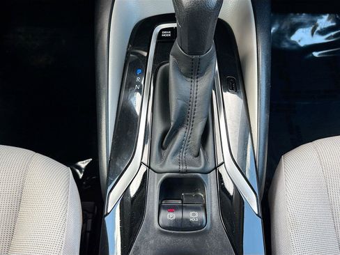 Used 2022 Toyota Corolla LE FWD image 16