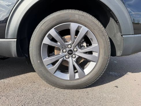 Used 2023 Ford Explorer XLT w/ Equipment Group 202A AWD/4WD image 18