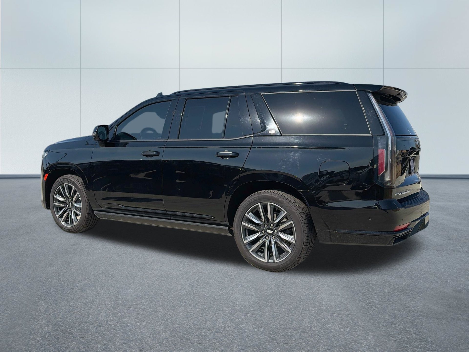 Used 2023 Cadillac Escalade Sport Platinum w/ Heavy-Duty Trailer Package AWD/4WD image 9