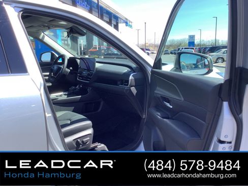 Used 2025 Toyota Grand Highlander AWD image 12