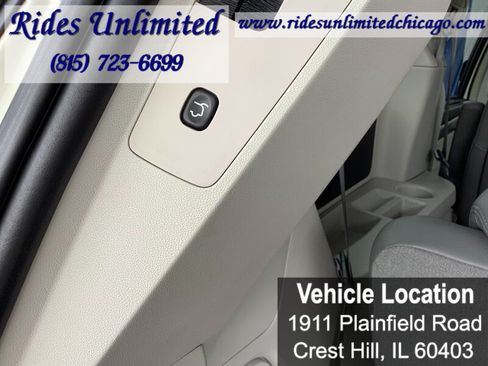 Used 2010 Volkswagen Routan SEL Premium FWD image 20