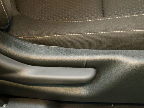 Used 2023 GMC Acadia SLE image 12