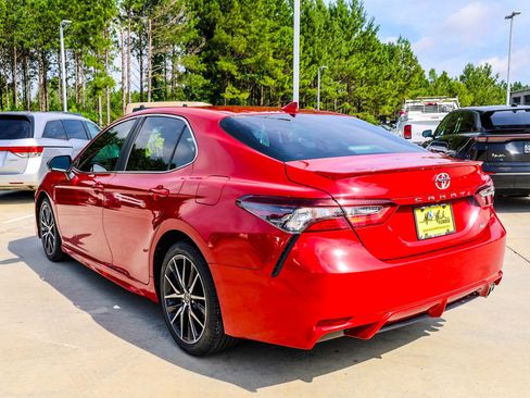 Used 2023 Toyota Camry SE FWD image 4