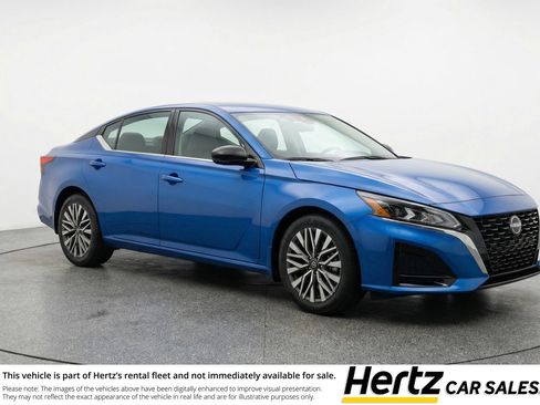 Used 2025 Nissan Altima 2.5 SV image 1