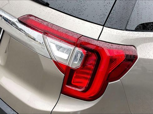 Used 2022 GMC Acadia SLT w/ Technology Package image 28