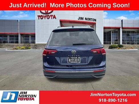 Used 2023 Volkswagen Tiguan SE w/ Panoramic Sunroof Package FWD image 7