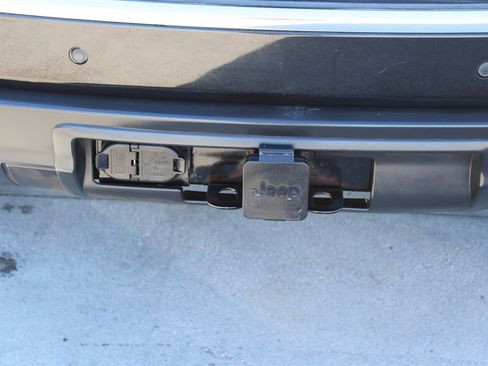 Used 2012 Jeep Grand Cherokee Overland image 10