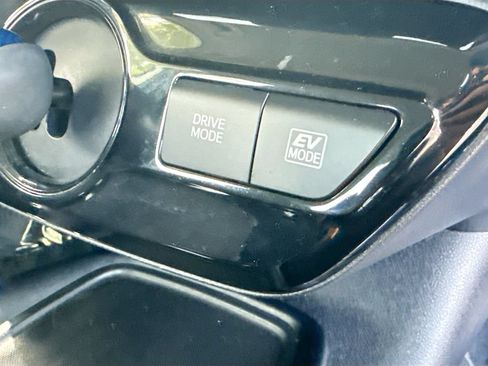 Used 2022 Toyota Prius LE FWD image 33
