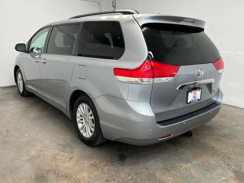 Used 2013 Toyota Sienna Limited w/ Premium Pkg AWD/4WD image 6