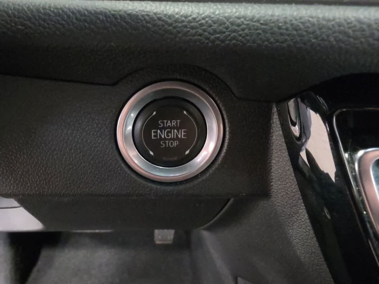 Used 2024 Chevrolet Traverse LT w/ LPO, Floor Liner Package FWD image 23