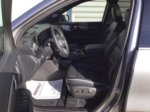 New 2026 Buick Enclave Avenir w/ Super Cruise Package image 8