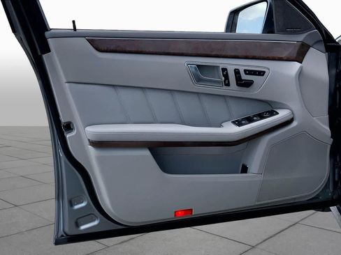 Used 2013 Mercedes-Benz E 350 Sedan image 21