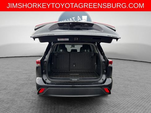 Used 2023 Toyota Highlander LE AWD/4WD image 24