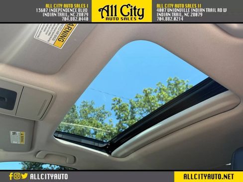 Used 2022 Honda Civic Touring image 39