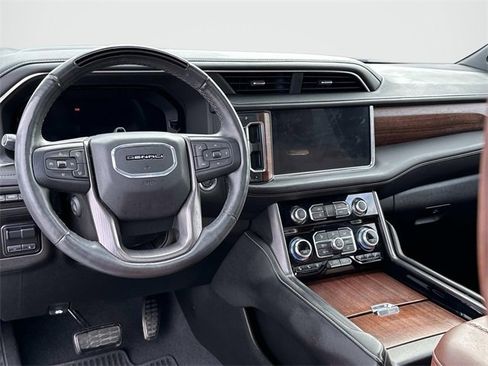 Used 2024 GMC Yukon XL Denali Ultimate image 2