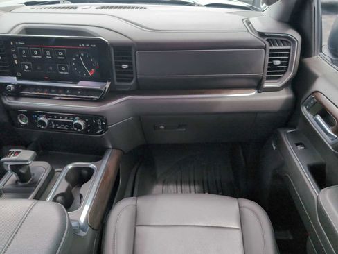 Used 2023 GMC Sierra 1500 SLT w/ SLT Premium Package AWD/4WD image 32
