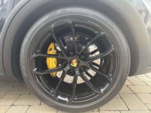 Used 2024 Porsche Cayenne Turbo GT image 28
