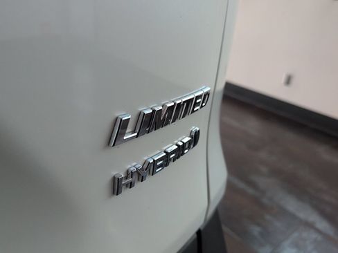 Used 2020 Toyota RAV4 Limited AWD/4WD image 11