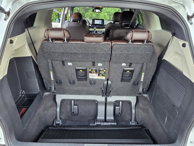 Used 2024 Toyota Sienna Platinum AWD/4WD image 14