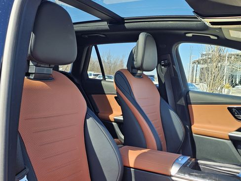 Used 2025 Mercedes-Benz GLC 300 4MATIC image 13