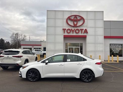 New 2026 Toyota Corolla SE image 2