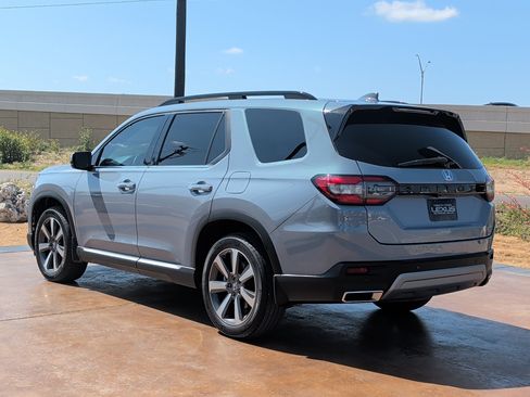Used 2024 Honda Pilot Touring image 4