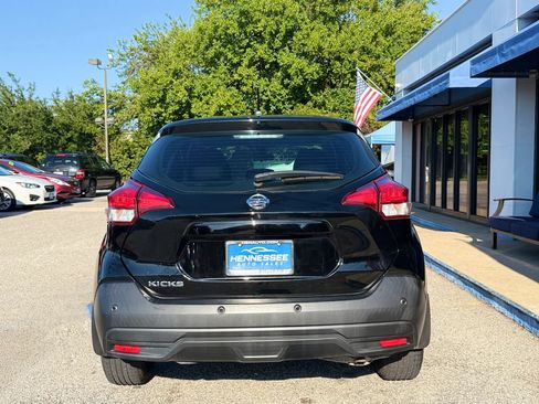 Used 2020 Nissan Kicks S FWD image 2