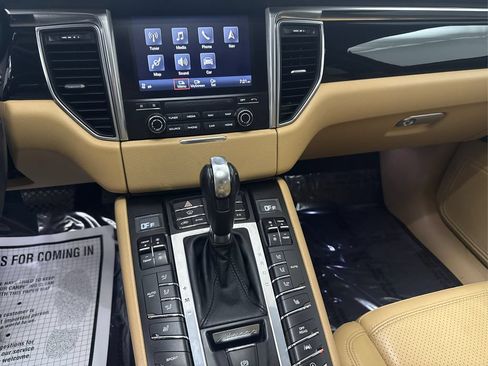 Used 2017 Porsche Macan AWD/4WD image 40