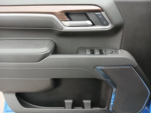 Certified 2025 Chevrolet Silverado 1500 LT AWD/4WD image 24