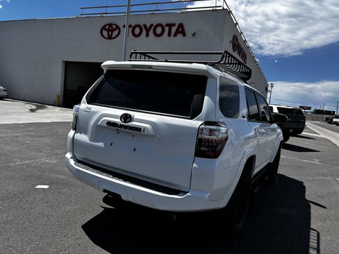 Used 2022 Toyota 4Runner SR5 Premium w/ Moonroof Package AWD/4WD image 5