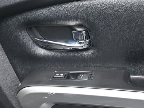 Used 2017 Nissan Titan SL w/ Chrome Package image 36