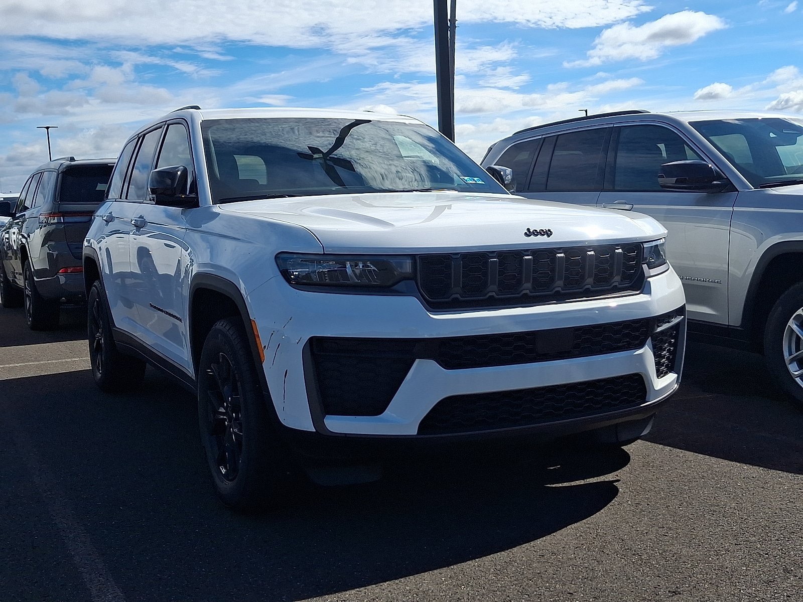 New 2026 Jeep Grand Cherokee Altitude AWD/4WD image 1