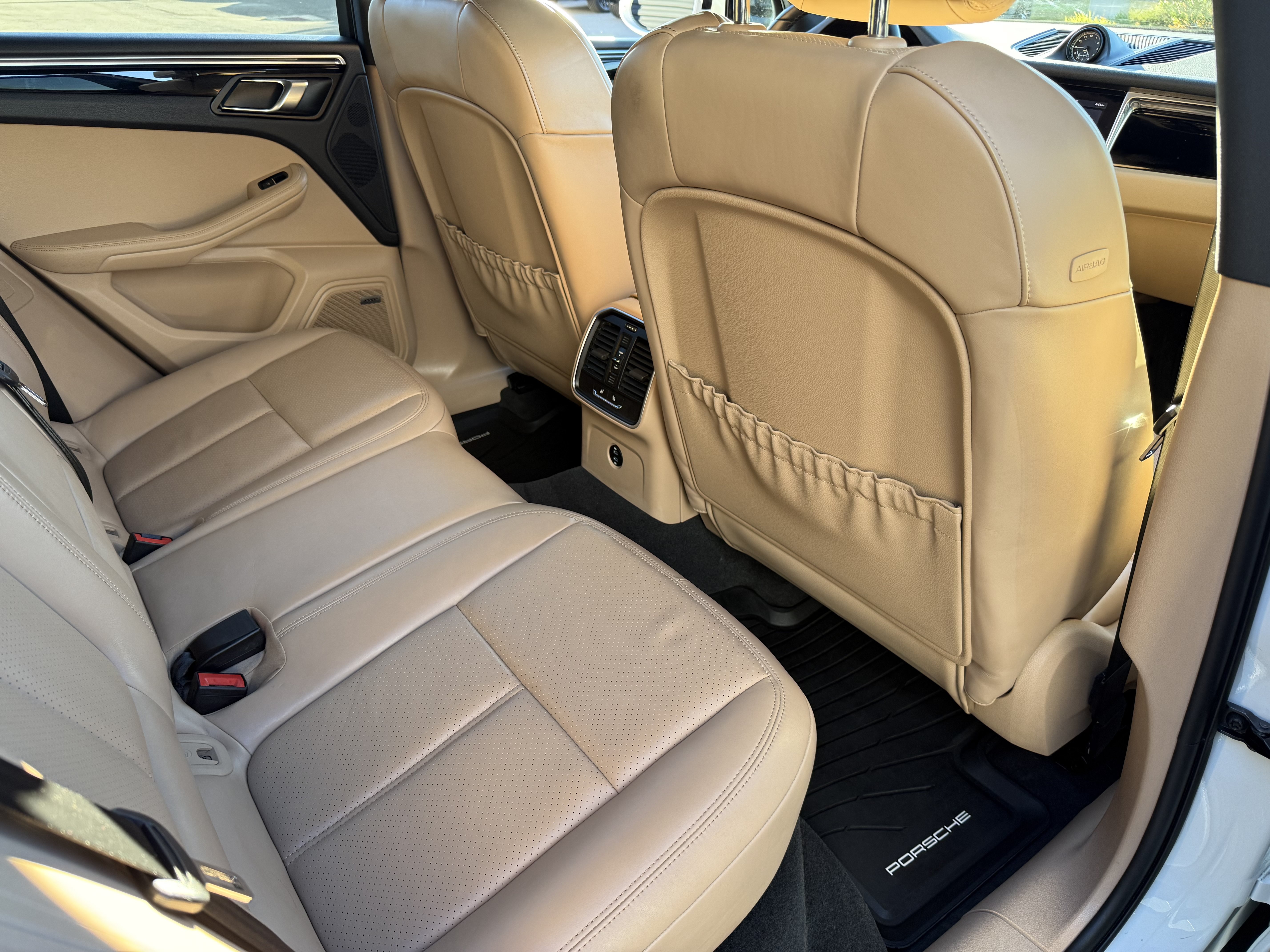 Certified 2023 Porsche Macan AWD/4WD image 20