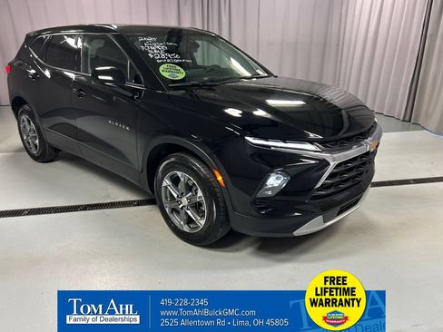Used 2025 Chevrolet Blazer LT AWD/4WD image 1