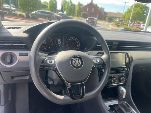 Used 2022 Volkswagen Passat 2.0T SE image 17