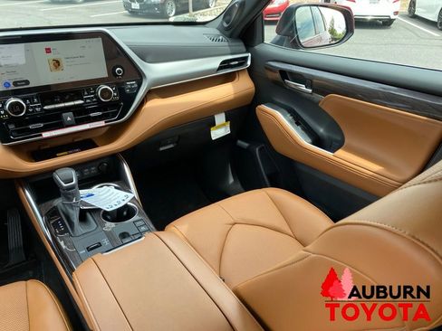 New 2026 Toyota Highlander Platinum AWD/4WD image 28
