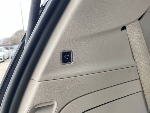 Used 2023 Chrysler Pacifica Touring-L FWD image 23