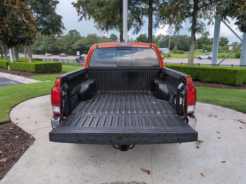 Used 2017 Toyota Tacoma TRD Off-Road w/ Tow Package (A/T) AWD/4WD image 31