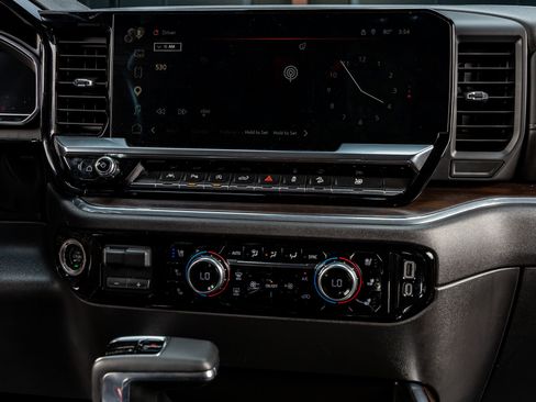 Used 2023 GMC Sierra 1500 SLT image 24